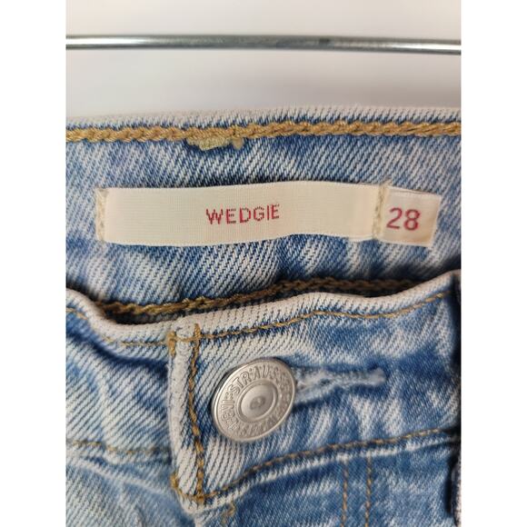 Levi's Premium Wedgie Jeans Women's Button Fly Light Wash Tapered Leg 28x27 - Picture 7 of 8